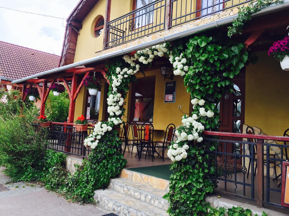 Villa Negra Motel Berzence Exterior photo